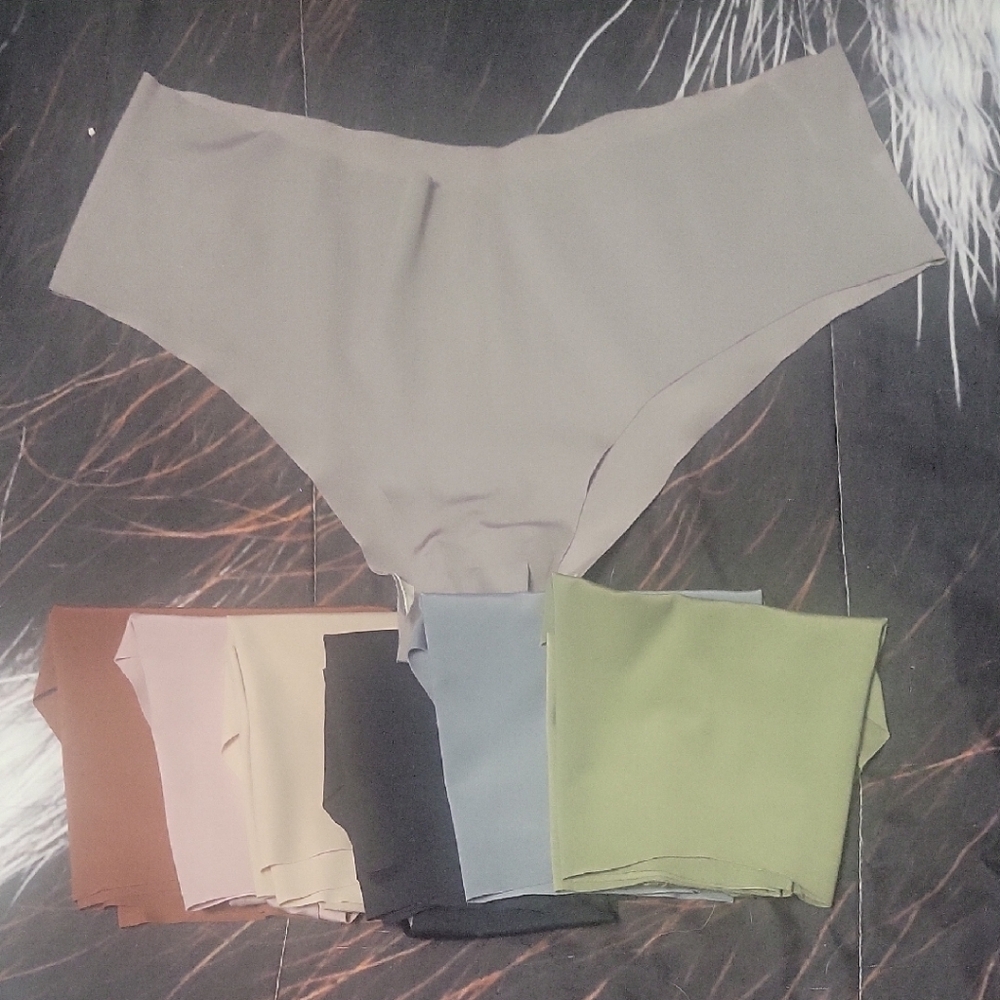 Set of Seamless Underwear in Multiple Colors